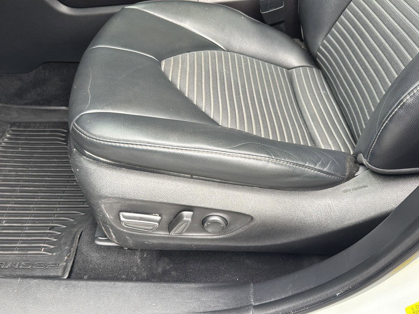 Used 2022 Toyota Highlander XSE image 28