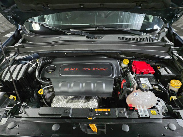 Used 2021 Jeep Renegade Latitude AWD/4WD image 36