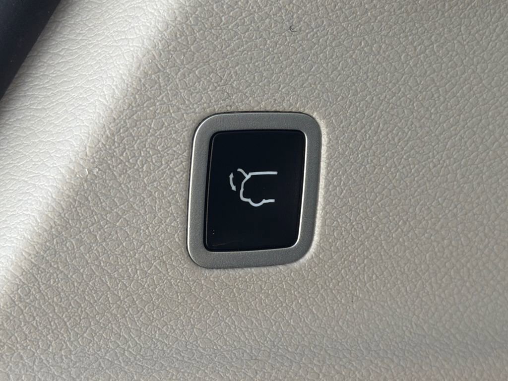 Used 2024 Chrysler Pacifica Touring-L image 11