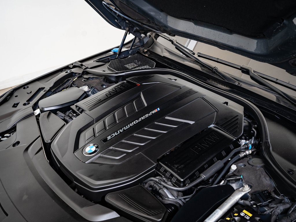 Used 2022 BMW M760i xDrive w/ Luxury Rear Seating Package image 36