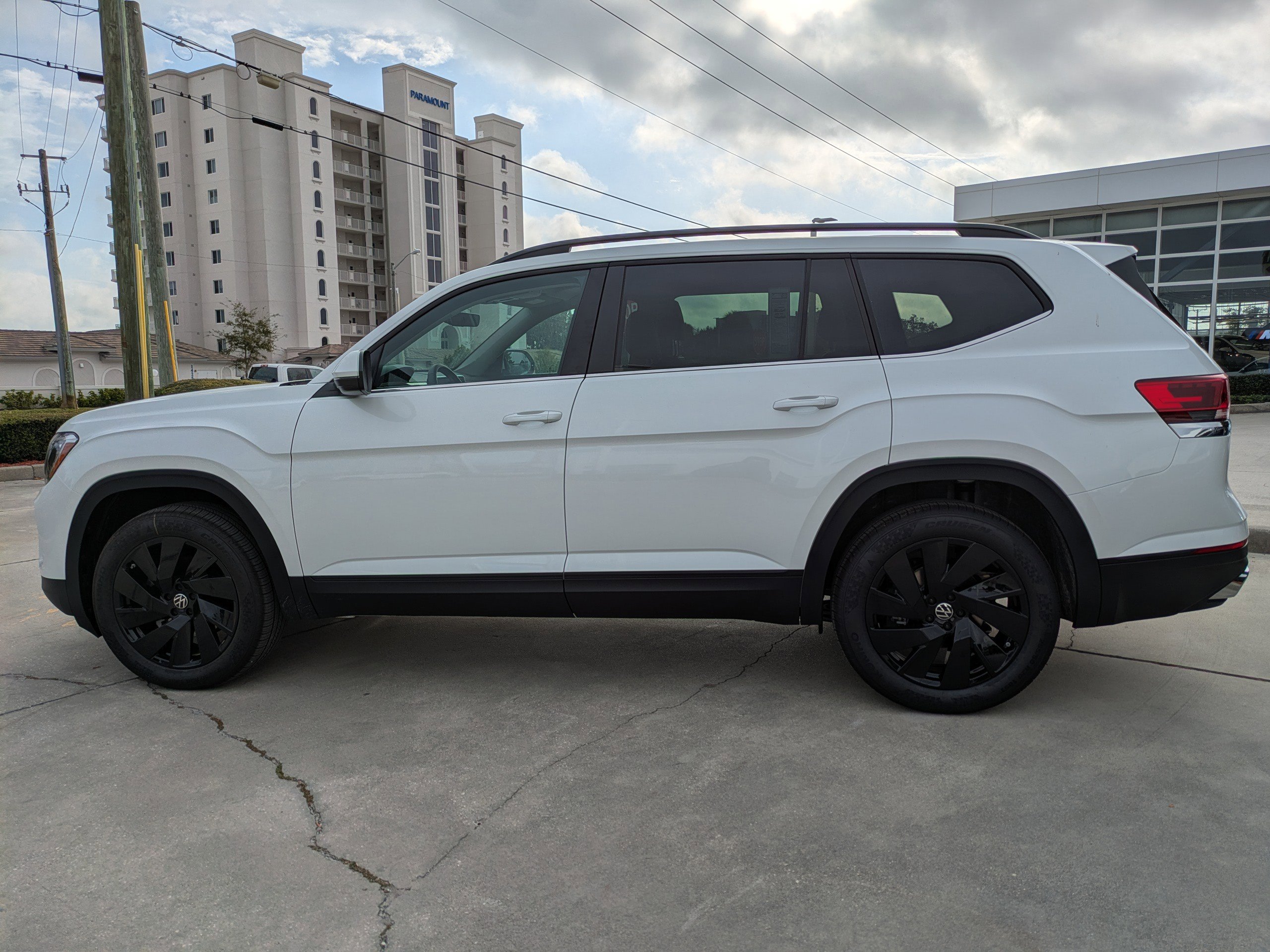 New 2026 Volkswagen Atlas SE image 7