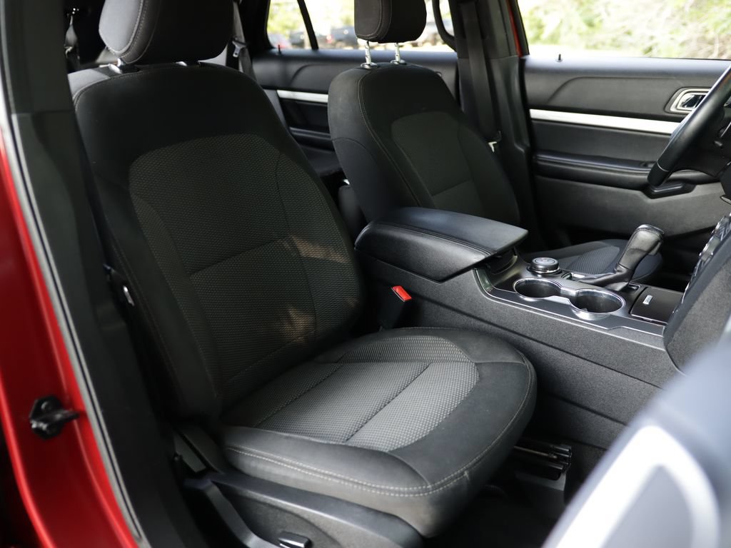 Used 2017 Ford Explorer XLT AWD/4WD image 29