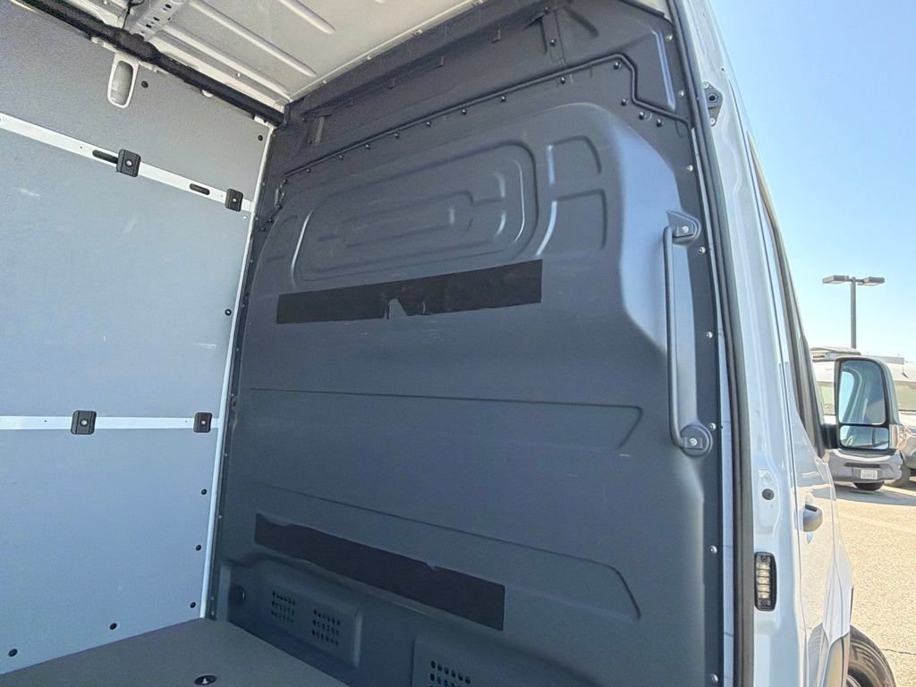 Used 2025 Mercedes-Benz Sprinter 2500 image 16