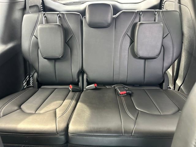 Used 2026 Chrysler Pacifica Select image 14