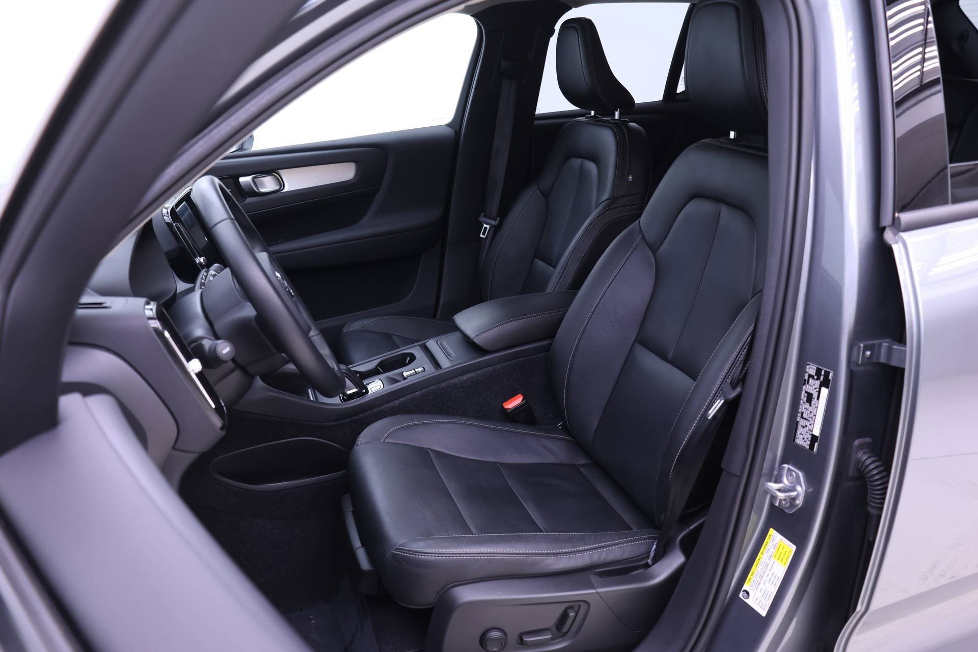 Used 2019 Volvo XC40 T5 Momentum image 10