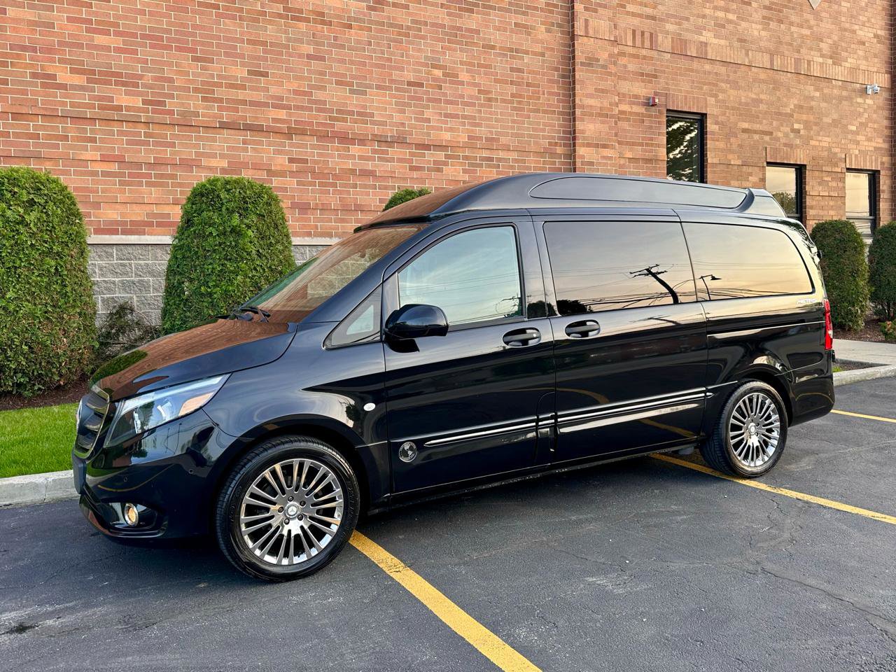 Used 2018 Mercedes-Benz Metris Passenger image 9