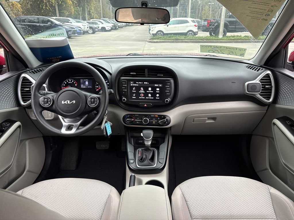 Used 2022 Kia Soul LX image 7