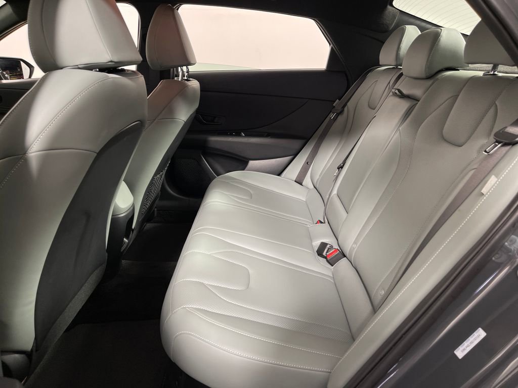 Certified 2025 Hyundai Elantra Limited FWD image 13