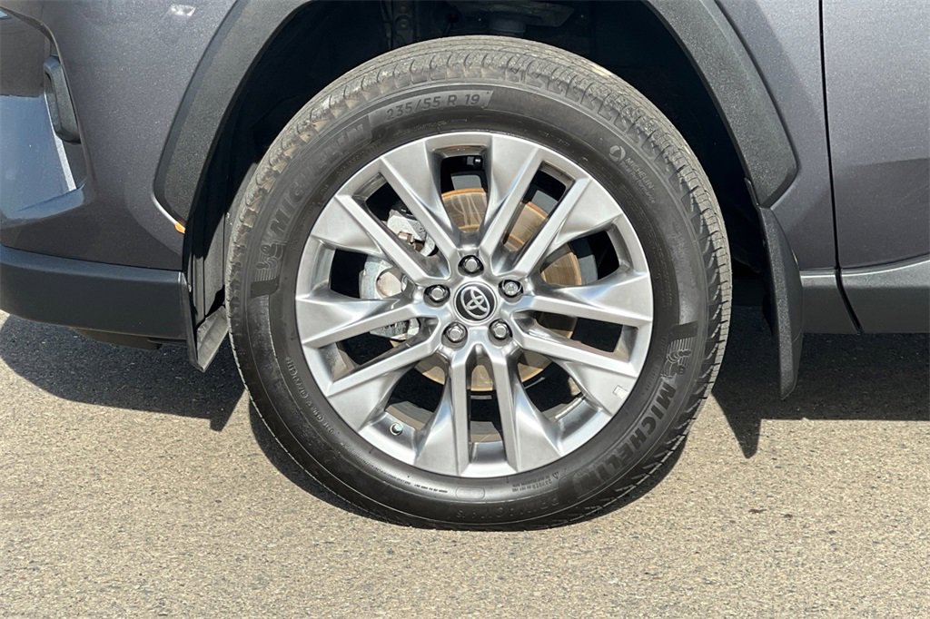 Used 2025 Toyota RAV4 Limited image 27