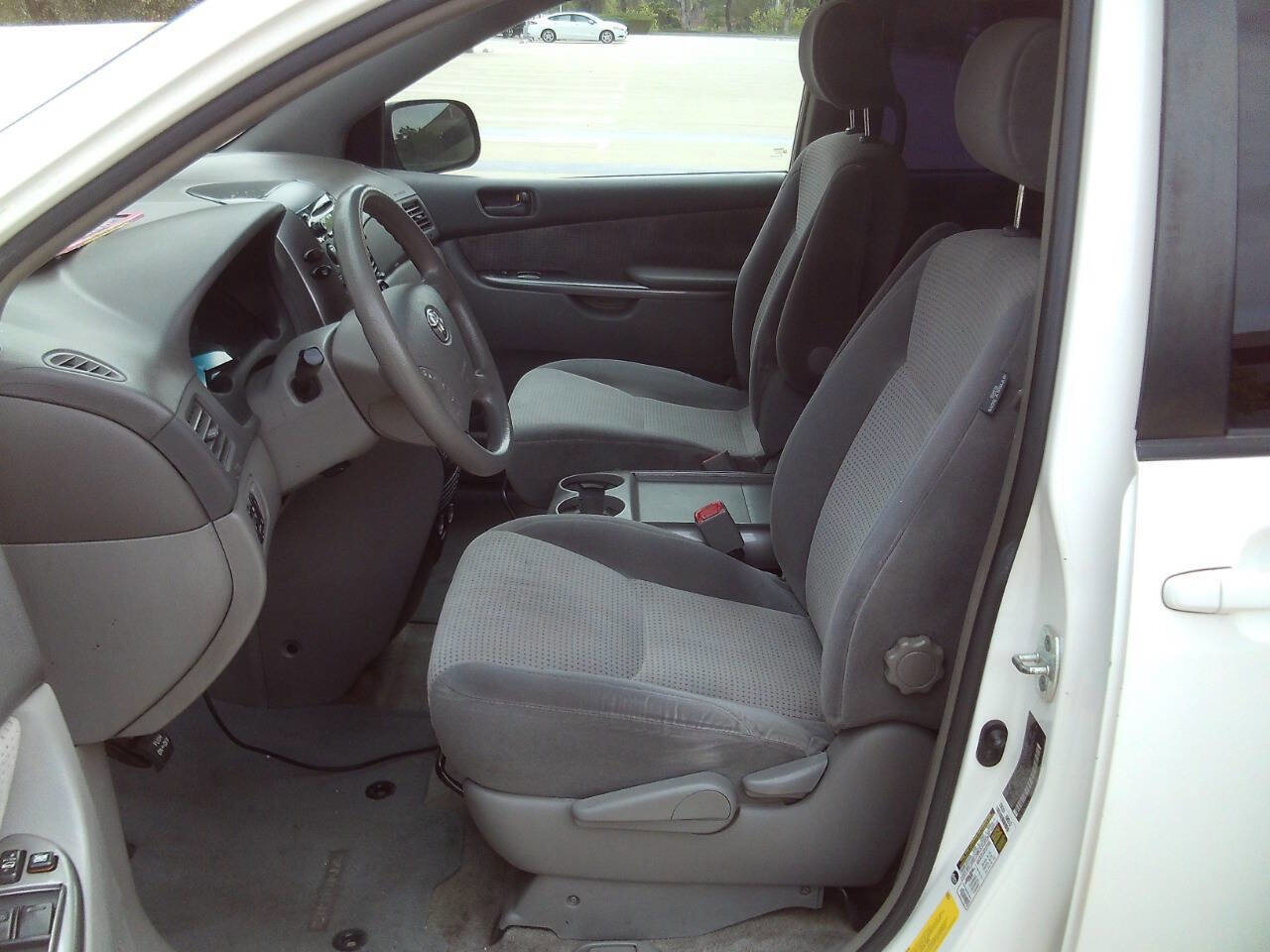 Used 2008 Toyota Sienna LE FWD image 9