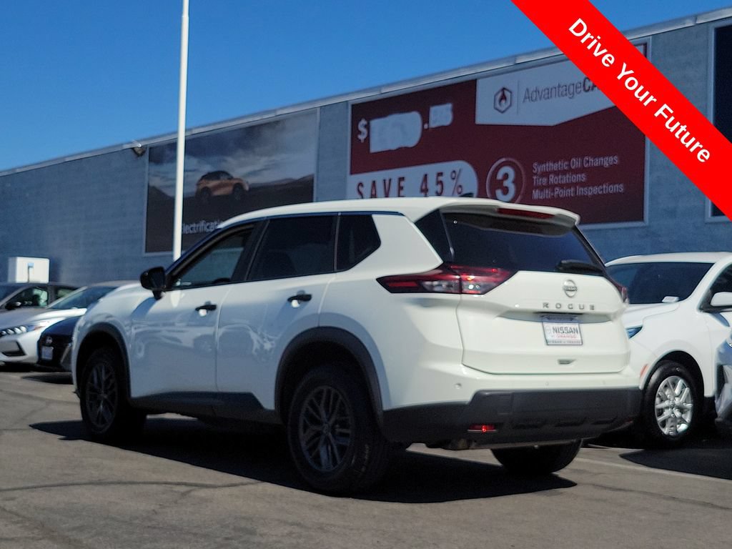 Used 2024 Nissan Rogue S FWD image 2