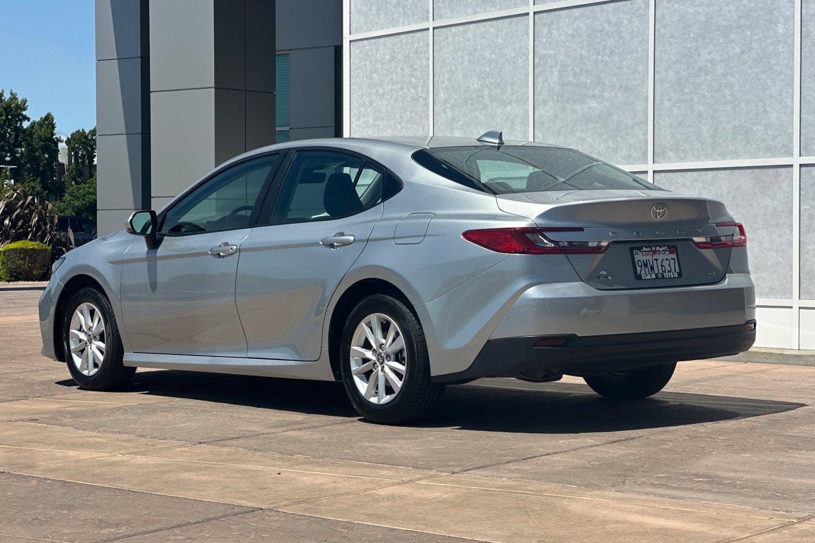 Used 2025 Toyota Camry LE AWD/4WD image 7