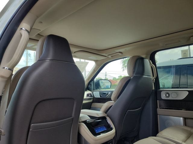 Certified 2022 Lincoln Navigator L Reserve RWD image 11