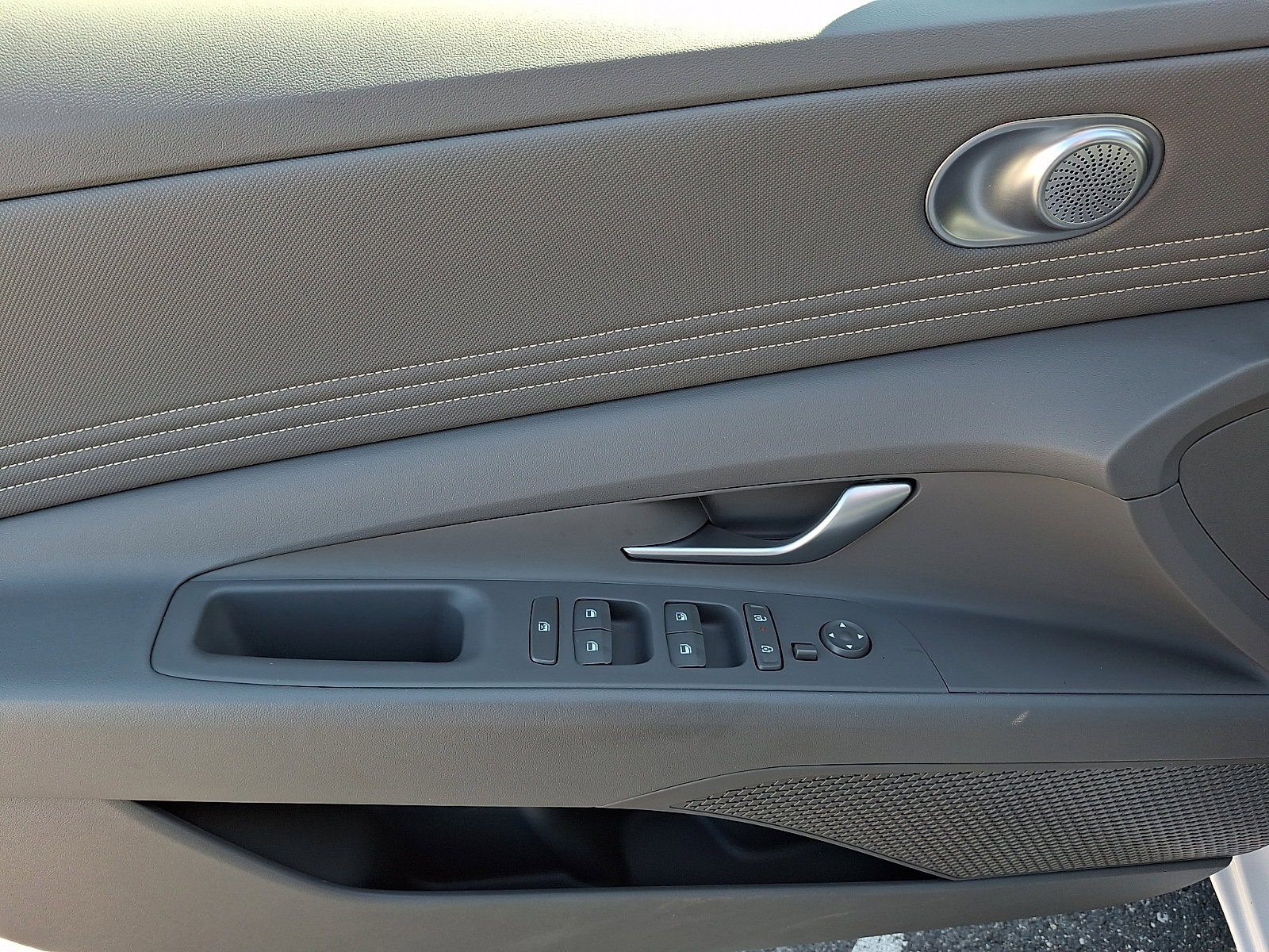 Certified 2025 Hyundai Elantra Sport FWD image 12