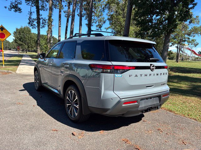 Used 2026 Nissan Pathfinder Platinum FWD image 5