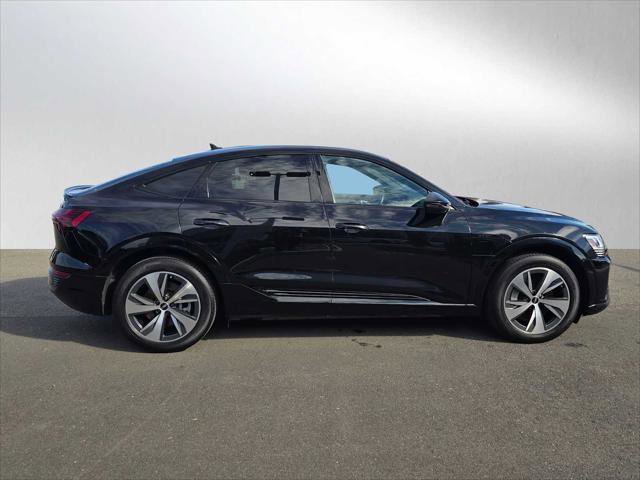 Used 2024 Audi Q8 e-tron Premium image 2