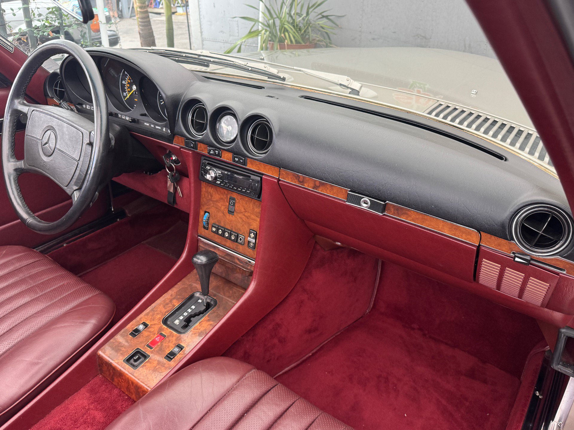 Used 1987 Mercedes-Benz 560 SL image 31