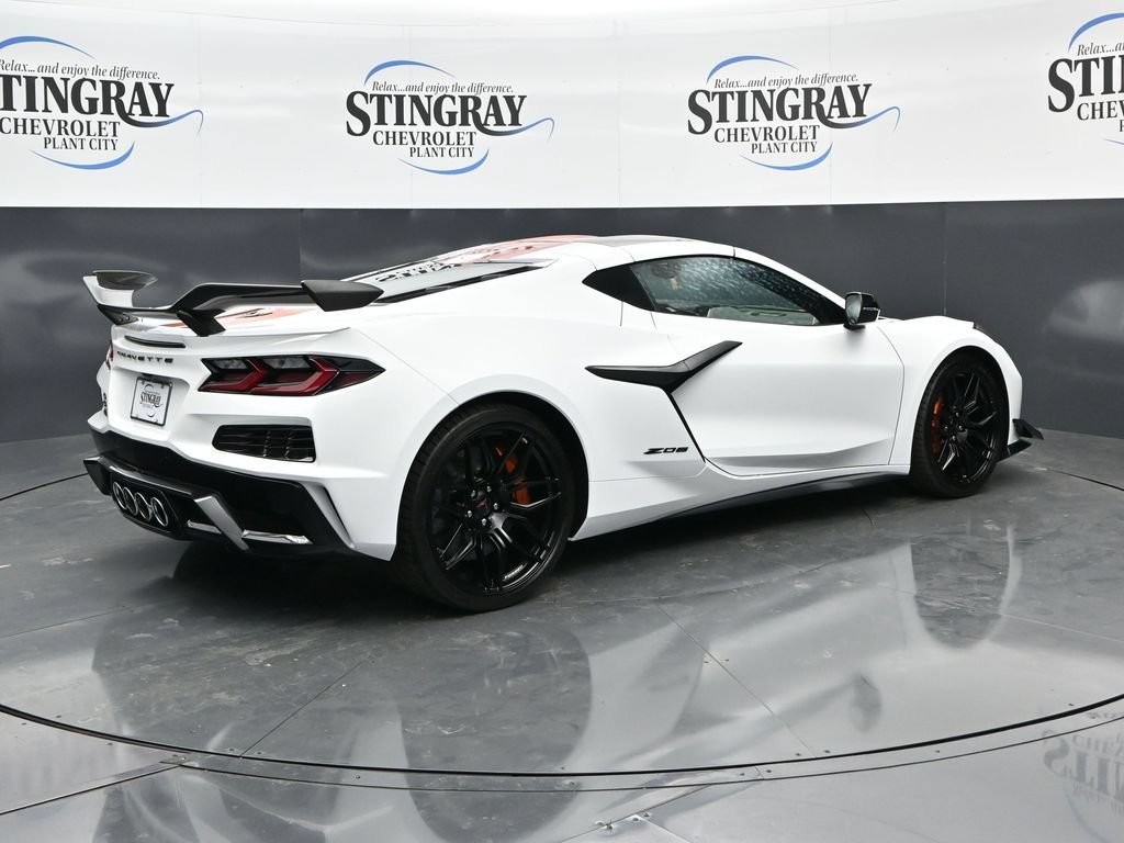 Used 2025 Chevrolet Corvette Z06 w/ Stealth Interior Trim Package RWD image 7