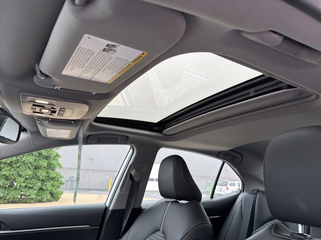 Used 2024 Toyota Camry SE image 16