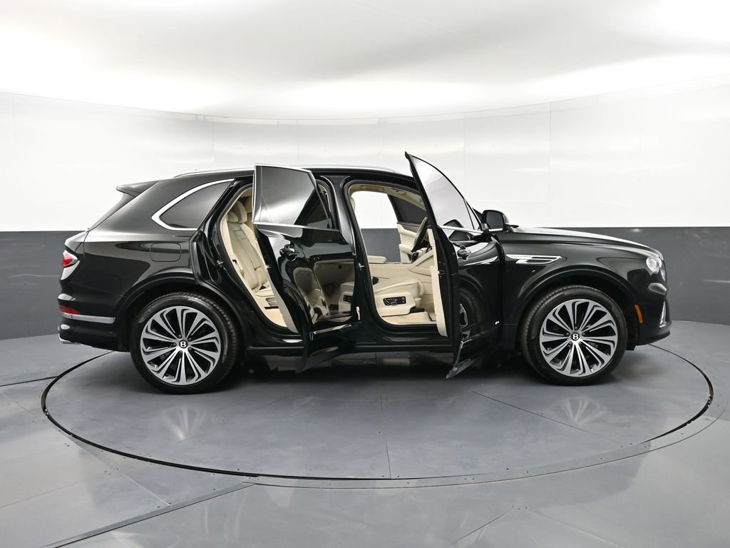 Used 2024 Bentley Bentayga AWD/4WD image 40