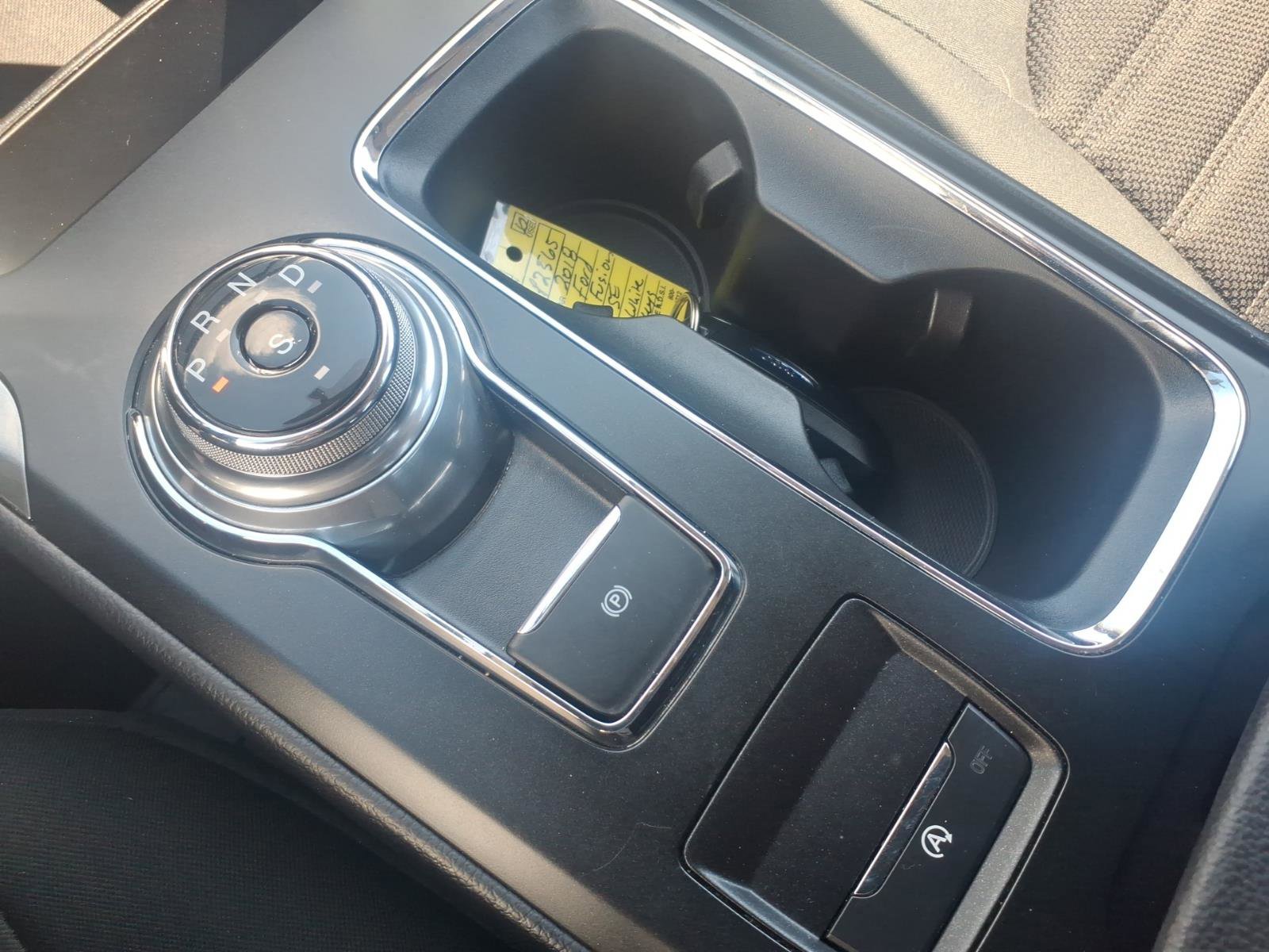 Used 2018 Ford Fusion SE w/ Fusion SE Technology Package image 19