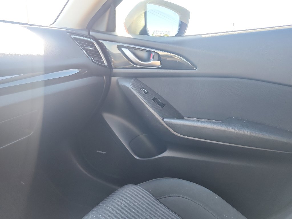 Used 2016 MAZDA MAZDA3 i Touring w/ Popular Equipment Package FWD image 28