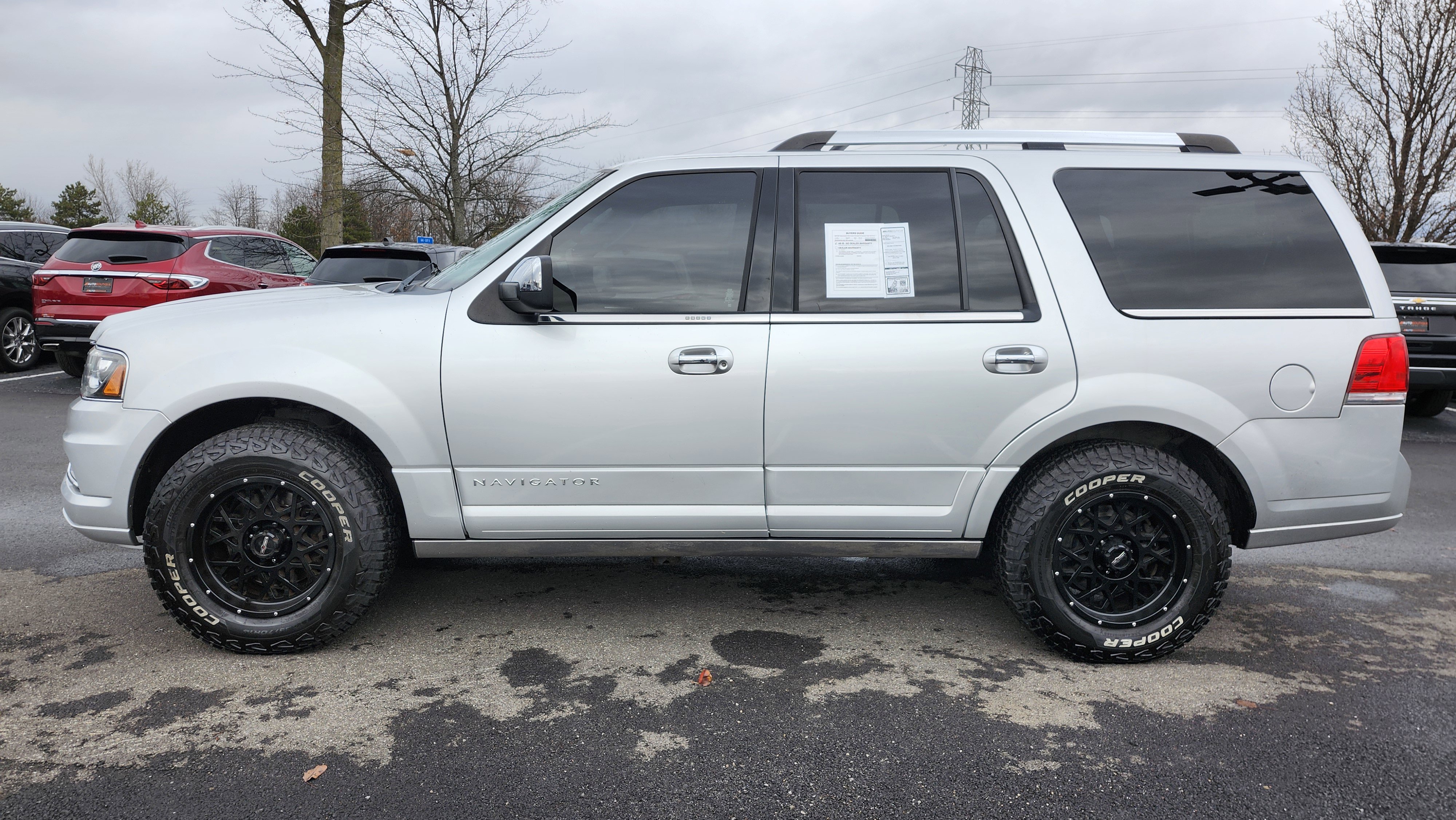 Used 2016 Lincoln Navigator Reserve image 16