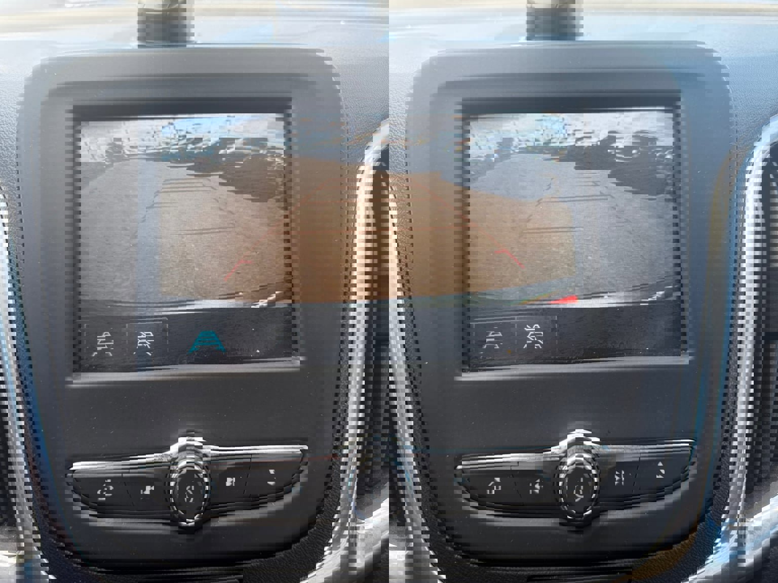 Used 2018 Chevrolet Equinox LT image 22