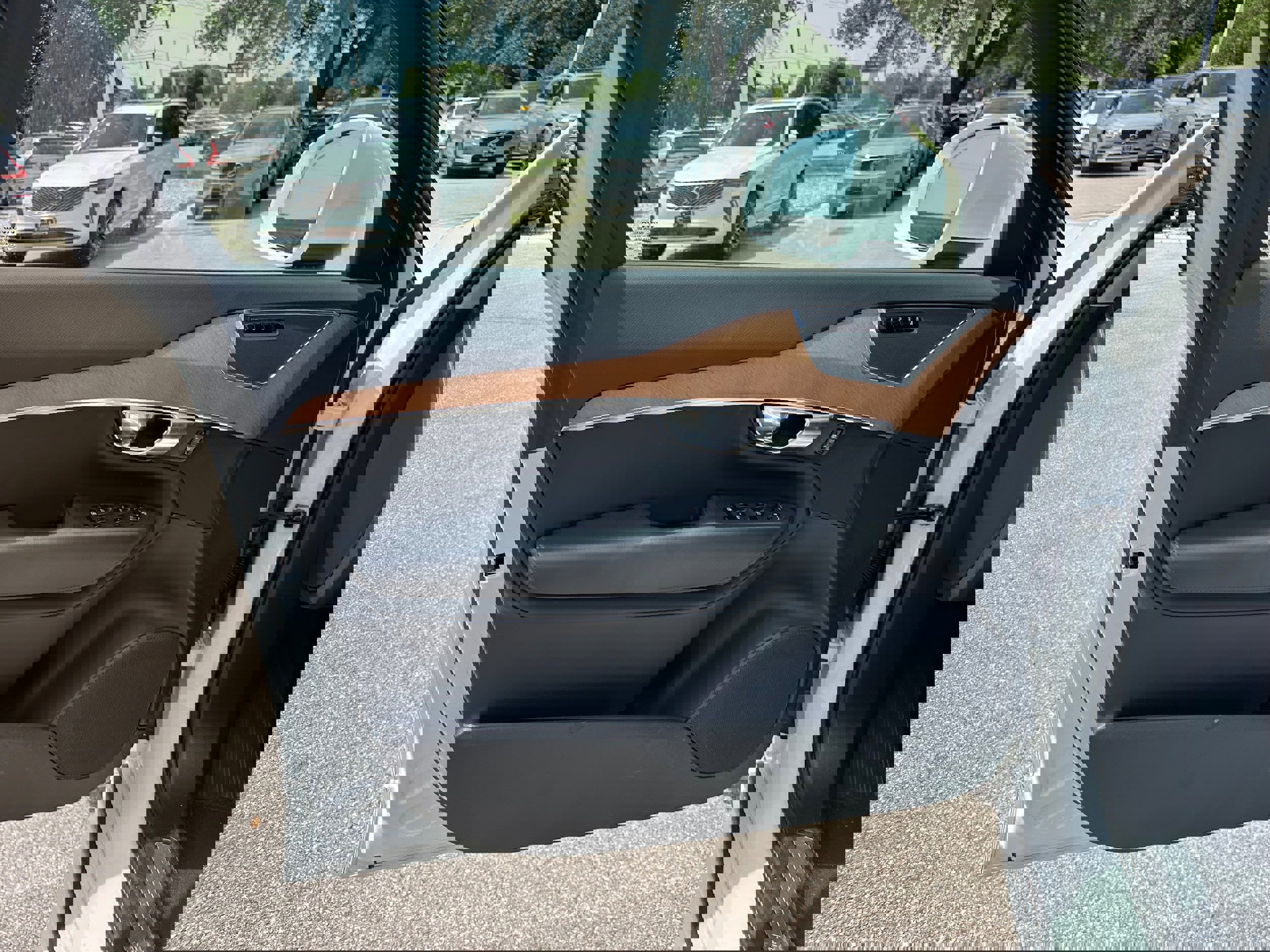 Certified 2023 Volvo XC90 T8 Core image 21