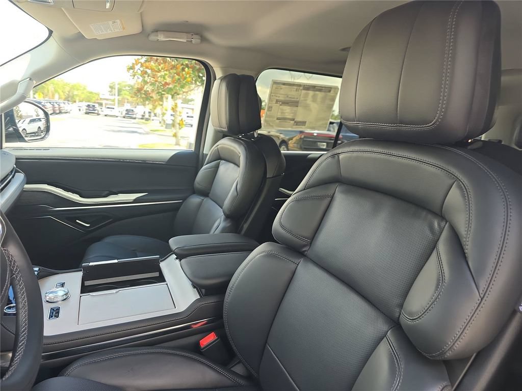 New 2027 Lincoln Navigator Premiere RWD image 20