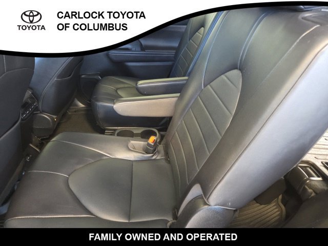 Used 2022 Toyota Highlander XLE AWD/4WD image 16