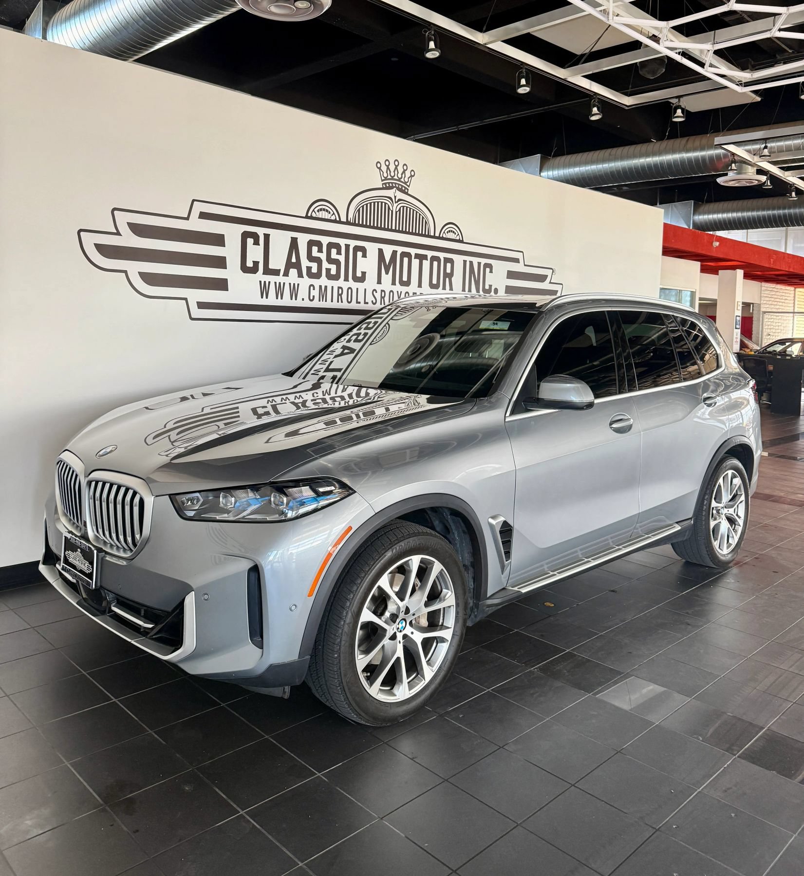 Used 2024 BMW X5 xDrive40i w/ Premium Package AWD/4WD image 3