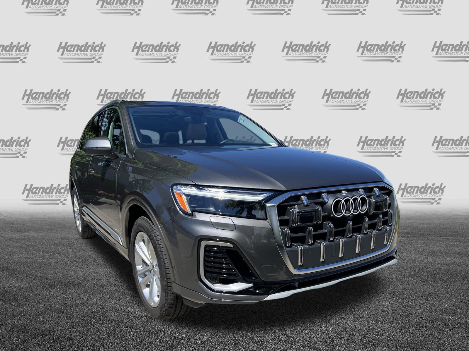 Used 2025 Audi Q7 3.0T Premium w/ Convenience Package image 2
