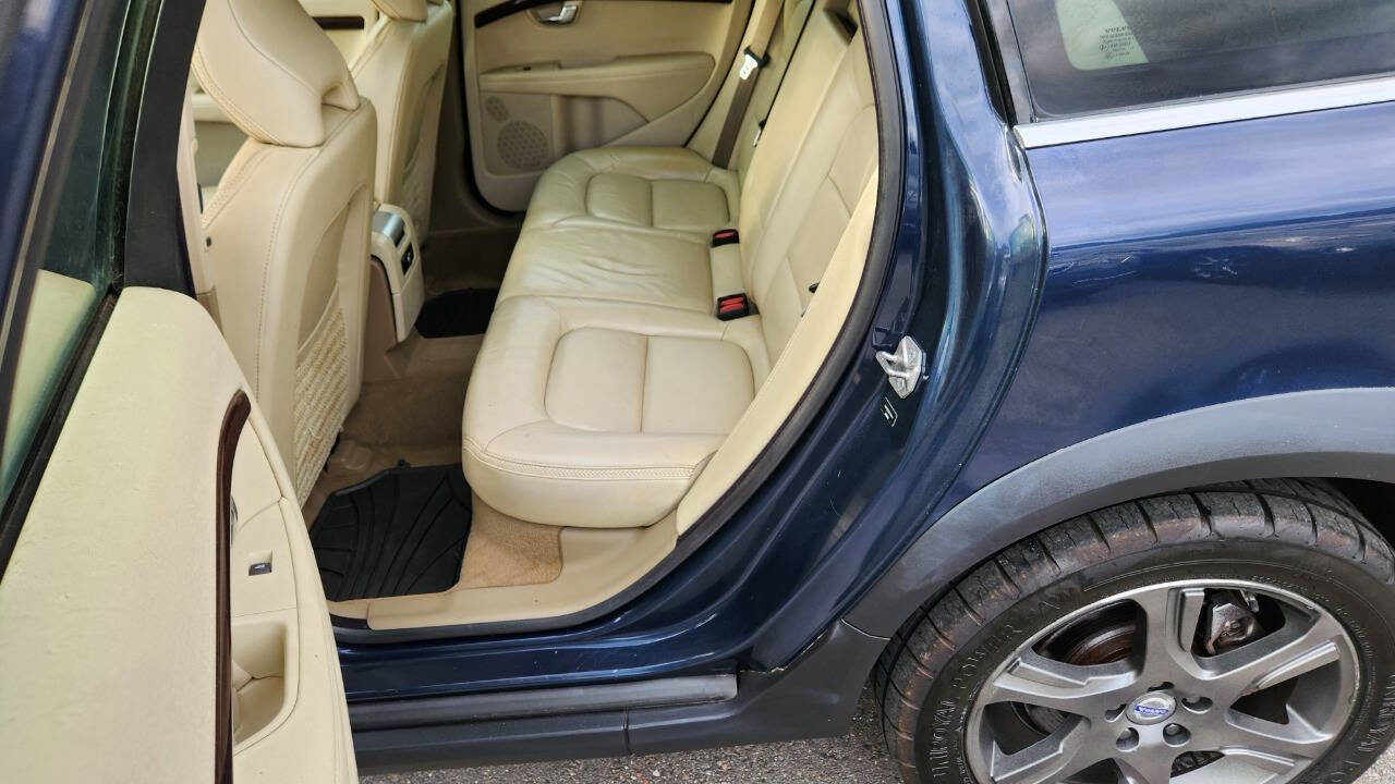 Used 2014 Volvo XC70 T6 image 32