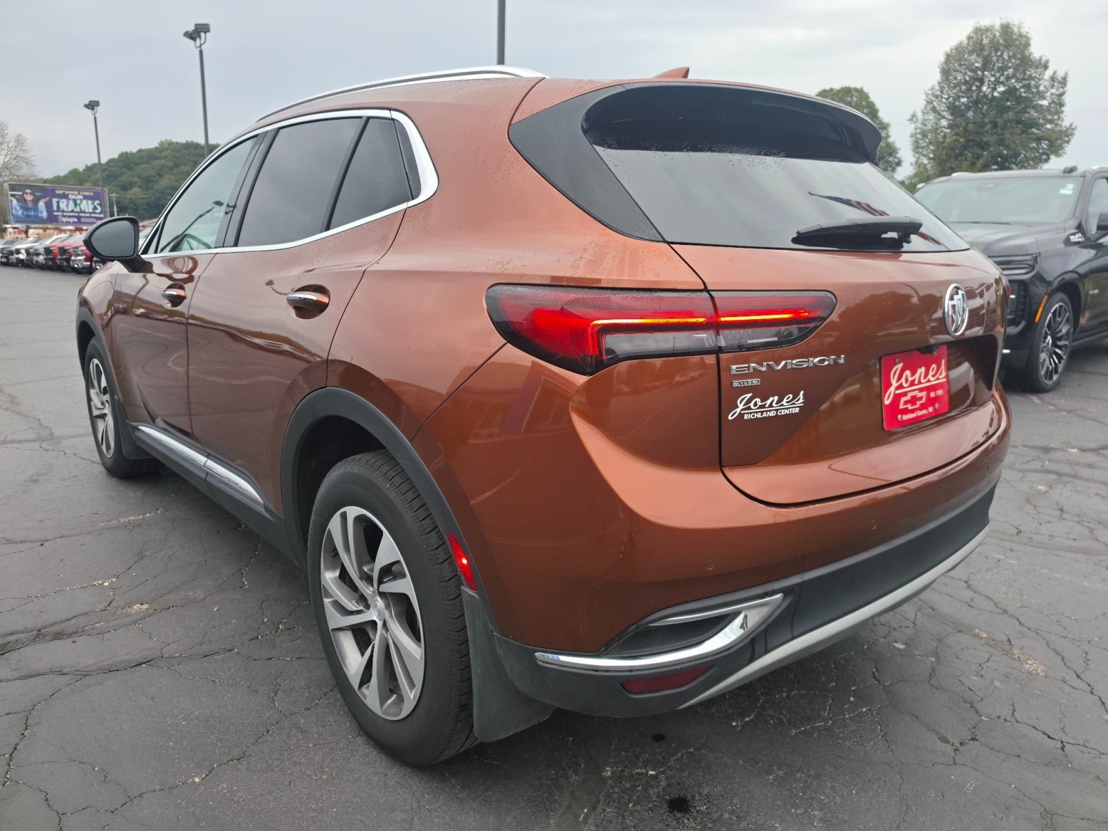 Used 2021 Buick Envision Essence w/ Technology Package I AWD/4WD image 3