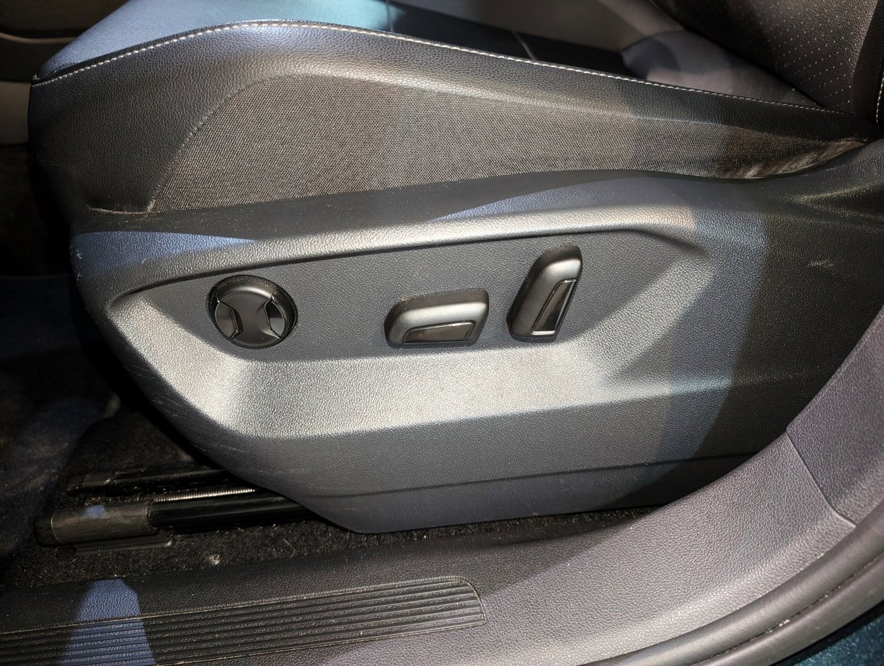 Used 2019 Volkswagen Tiguan SEL image 19