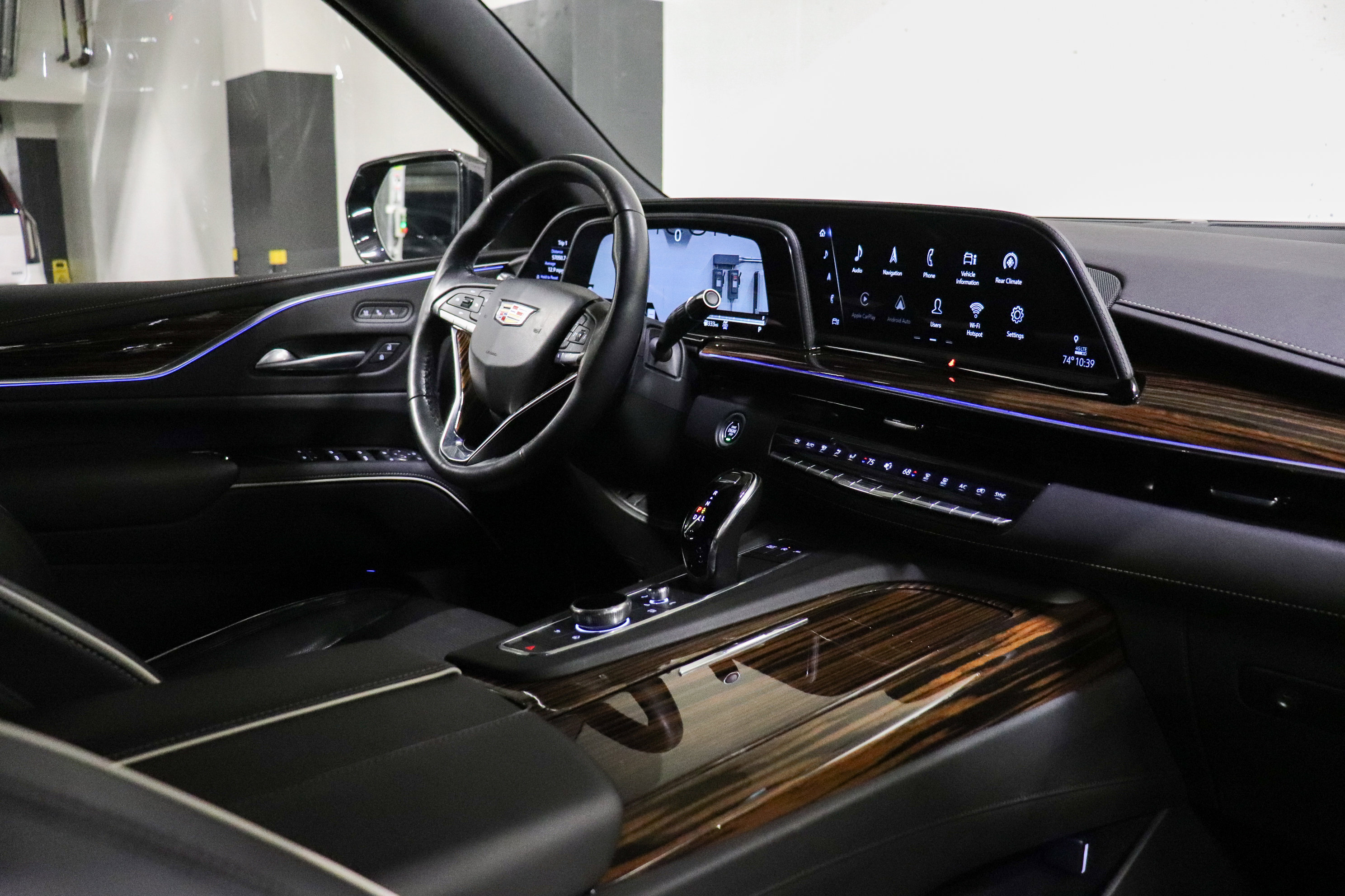Used 2022 Cadillac Escalade Premium Luxury image 27