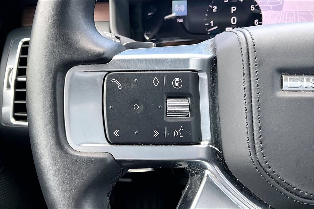 Used 2024 Land Rover Discovery Dynamic SE AWD/4WD image 19