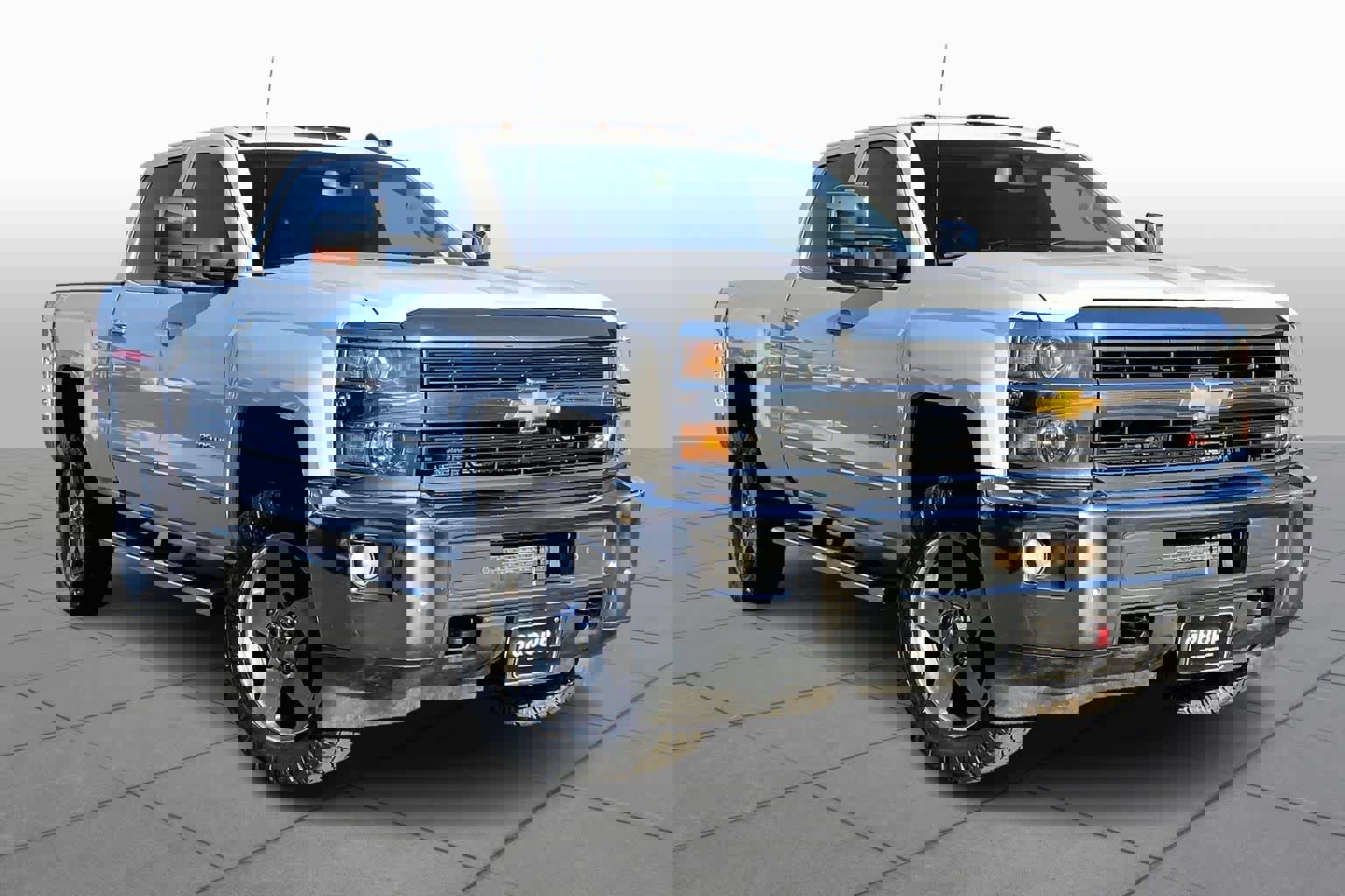 Used 2017 Chevrolet Silverado 2500 LTZ w/ LTZ Plus Package image 2