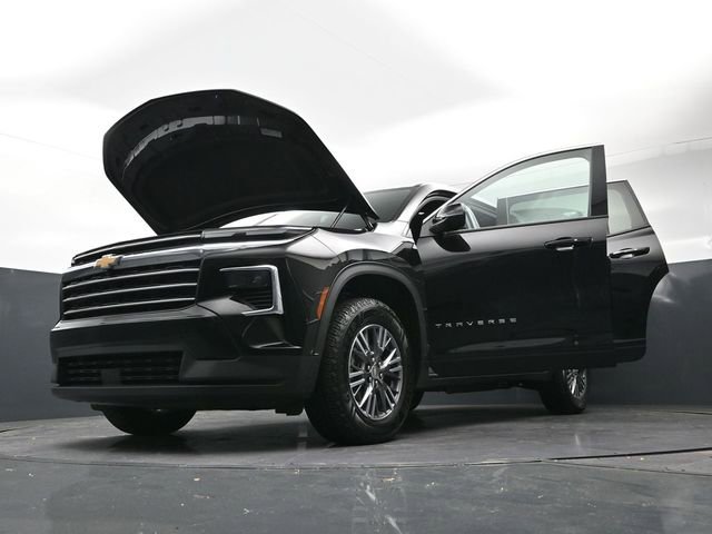 Used 2025 Chevrolet Traverse LT image 43