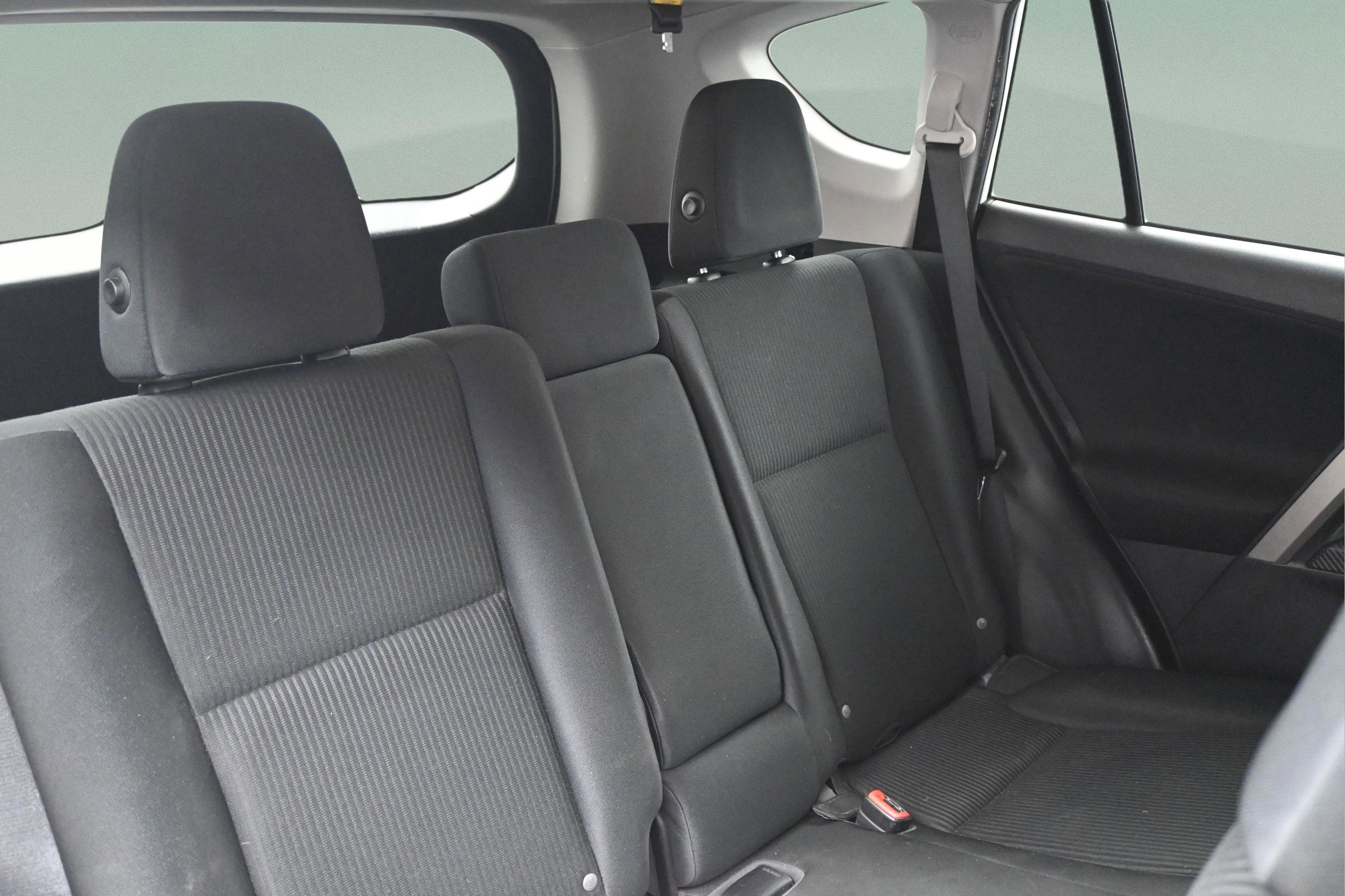 Used 2015 Toyota RAV4 LE AWD/4WD image 39