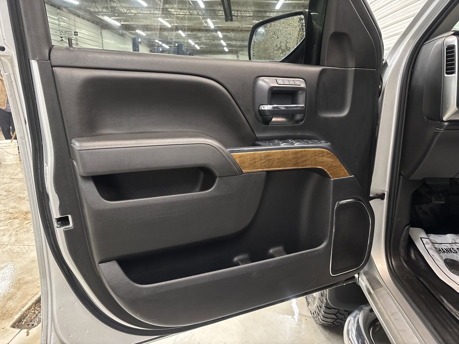 Used 2015 Chevrolet Silverado 2500 LTZ image 9