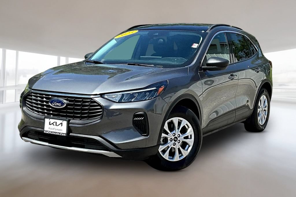 Used 2023 Ford Escape Active w/ Tech Pack #1 AWD/4WD image 1