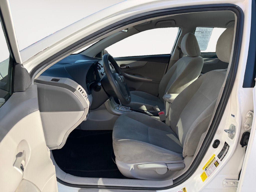Used 2011 Toyota Corolla LE FWD image 6