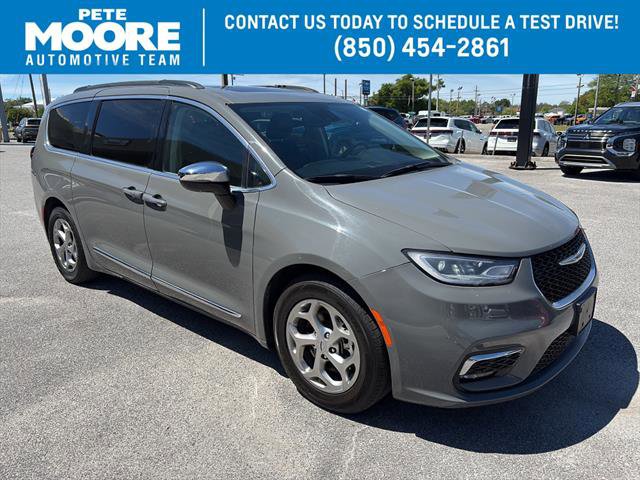 Used 2023 Chrysler Pacifica Limited image 1