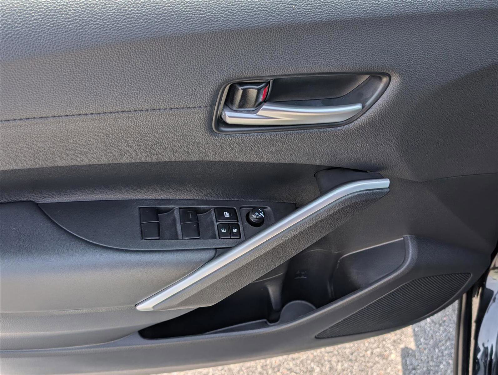 Used 2024 Toyota Corolla Cross XSE w/ Convenience Package image 21