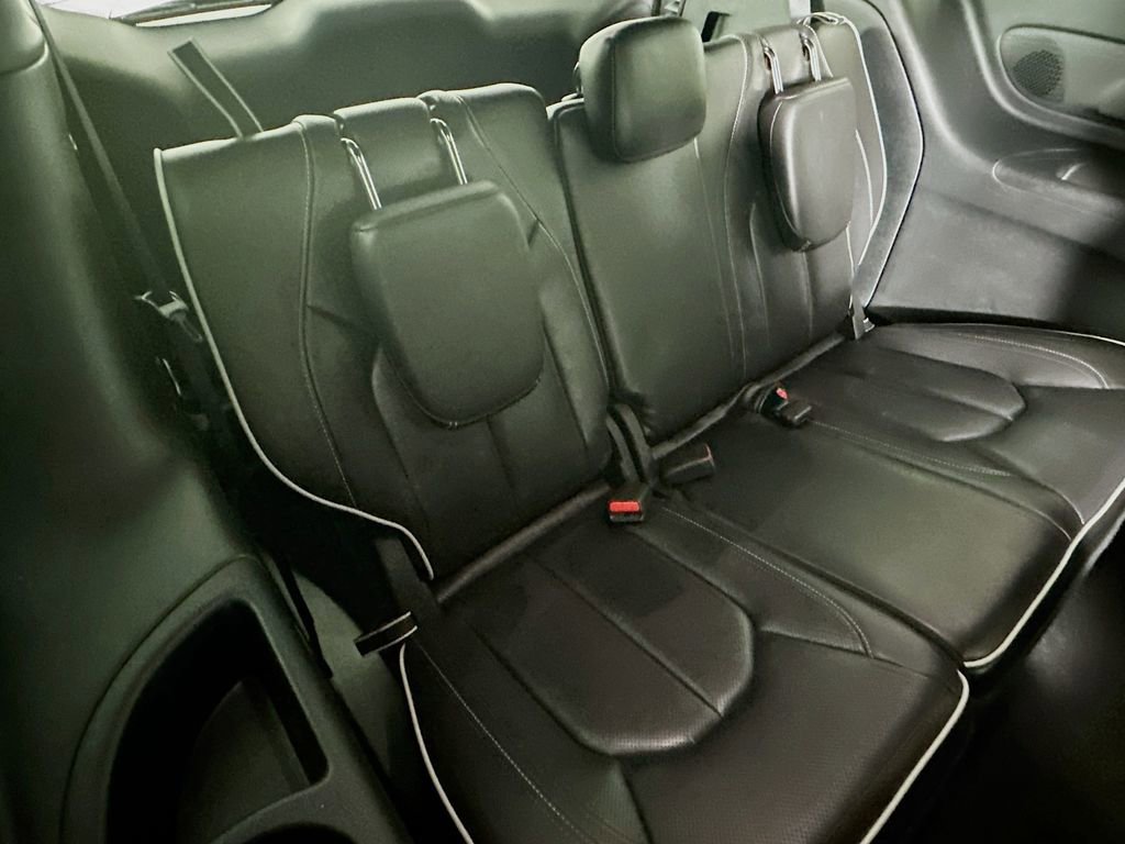 Certified 2025 Chrysler Pacifica Limited image 36