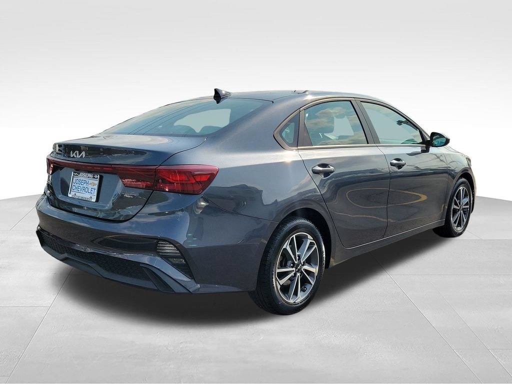 Used 2023 Kia Forte LXS FWD image 4