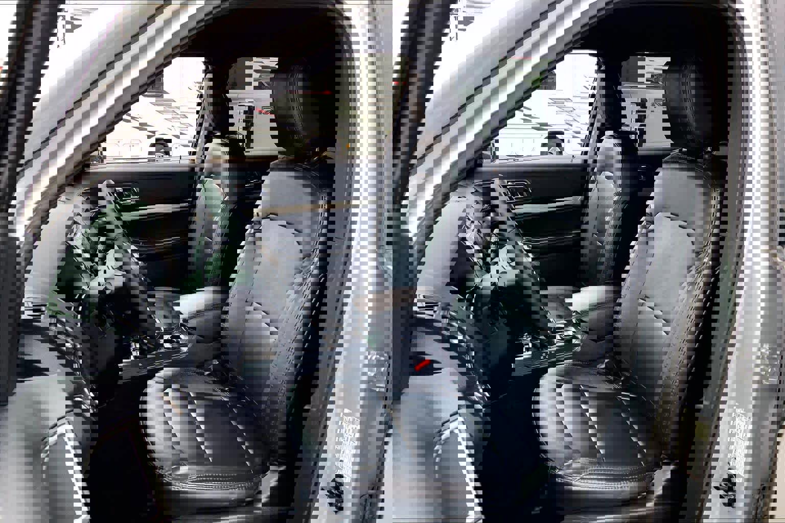 Used 2018 Ford Explorer XLT w/ Equipment Group 202A FWD image 8