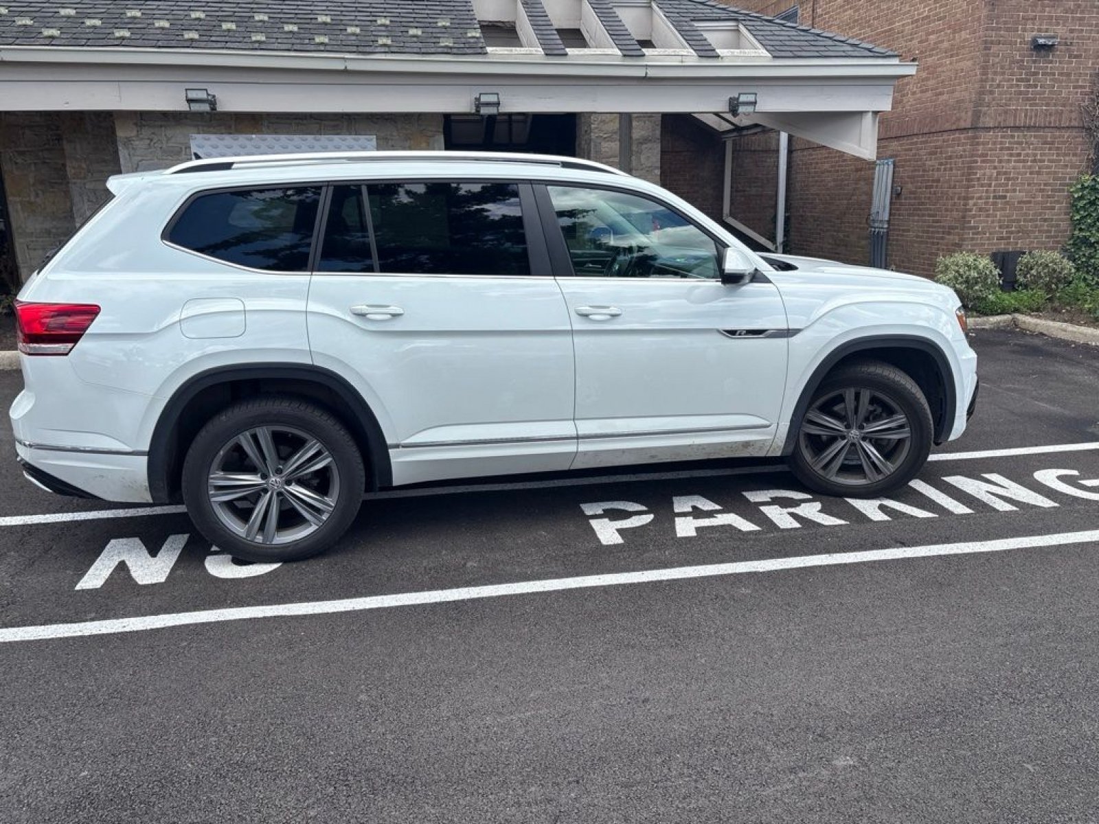 Used 2019 Volkswagen Atlas SEL R-Line AWD/4WD image 7